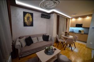 Η κουζίνα ή μικρή κουζίνα στο Golden Diamond - Zlatibor - Titova vila