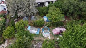 an overhead view of a yard with tents and trees at Kamp Seosko domaćinstvo Radman in Herceg-Novi