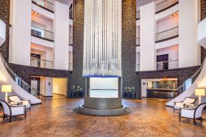 a large lobby with a large chandelier at Hilton Vacation Club Cabo Azul Los Cabos in San José del Cabo