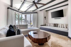 TV a/nebo společenská místnost v ubytování Hilton Vacation Club Cabo Azul Los Cabos