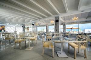 Restaurace v ubytování Cavomarina Beach- Adults Only
