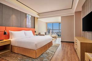 TV a/nebo společenská místnost v ubytování Hilton Garden Inn Wuhan Hankou