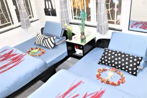 Khu vực ghế ngồi tại International Inn