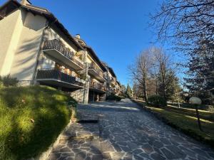 Budova, kde se apartmán nachází + 12 fotografií