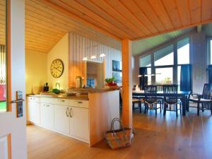 Een keuken of kitchenette bij Esbjerg with water view