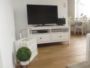 TV at/o entertainment center sa Wattblick Juist