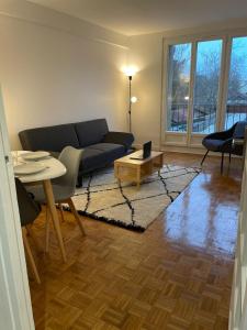 a living room with a couch and a table at 5 people/Paris-CDG/France Stadium in Bagnolet
