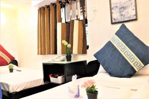 Khu vực ghế ngồi tại International Inn