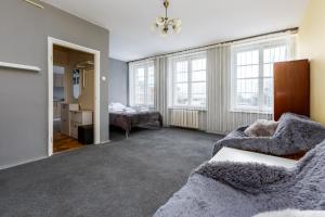 מיטה או מיטות בחדר ב-Targ Rybny Standard Apartment
