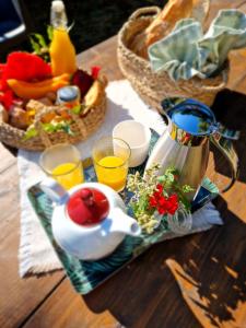 a table with a tray of food and glasses of orange juice at Casa l'Ortulanu in Sisco
