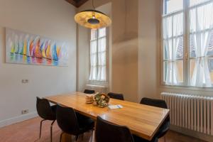 Foto dalla galleria di Torno Design Apartment by Rent All Como a Torno