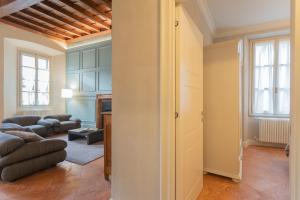Area soggiorno di Torno Design Apartment by Rent All Como