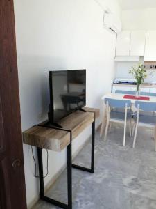 a television sitting on a table in a room at Cozy Rodas House 2 in Politika