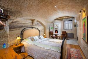 Postel nebo postele na pokoji v ubytování Terra Cave Hotel