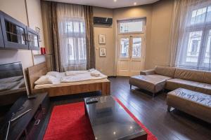 a living room with a couch and a tv at Kelemen Apartment in Szeged
