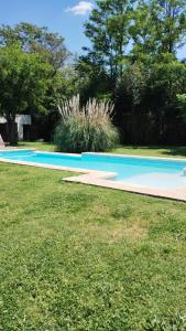 Bazén v ubytování QuintaLasBoleadoras nebo v jeho okolí