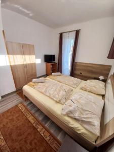 Posteľ alebo postele v izbe v ubytovaní Aquatherma Apartman