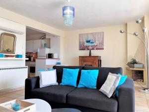 Kuchyňa alebo kuchynka v ubytovaní Appartement 2 pièces climatisé avec parking proche plage - FR-1-251-463 + 7 fotografií