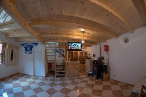a large room with a ceiling with a tv in it at Weekend-Hause in Mădăras