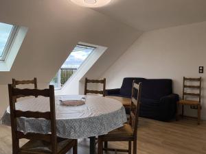 Afbeelding uit fotogalerij van 211 - T3 entièrement rénové en plein centre de Plurien à moins de 5 minutes des Plages in Plurien