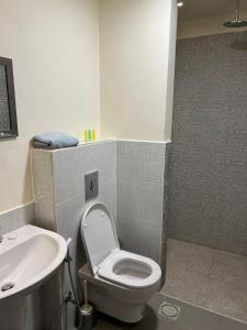 Koupelna v ubytování E03 Samarah Resort Apartments