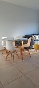 a table and chairs in a living room with a couch at Espacio C Montevideo con estacionamiento in Córdoba