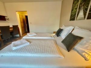 Un pat sau paturi într-o cameră la Haus Maria