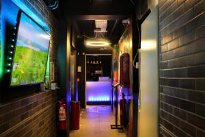 a hallway of a room with a tv and aperature at Hotel Sommelier LOFT in Santiago