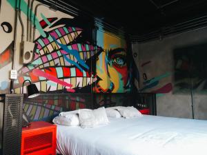 Postel nebo postele na pokoji v ubytování LOFT Hotel by Sommelier Hoteles