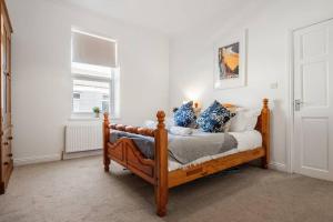 Postel nebo postele na pokoji v ubytování Upmarket Apartment with Parking + 21 fotografií