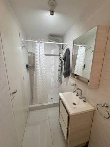 Phòng tắm tại Modern Apartment in Mendoza Capital