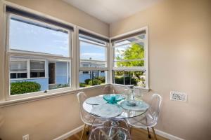 Fotografie z fotogalerie ubytování Walk To Beach - EV Charger - Outdoor Dining - 2BR v destinaci Carlsbad