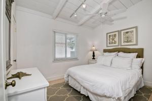 a bedroom with a white bed and a white ceiling at Walk To Beach & Village - 5 Bedrooms - 3 Units in Carlsbad