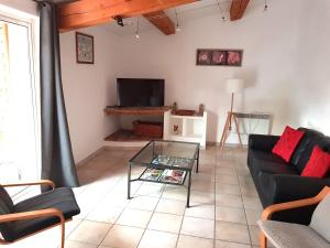 a living room with a couch and a table at Gîte du Pont Bailey in Tulette