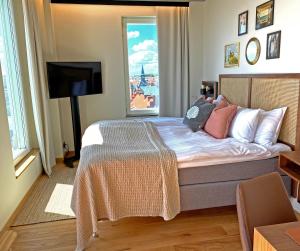 a bedroom with a bed with a large window at Fritiden Hotell & Kongress in Ystad