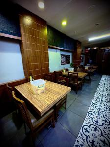 a dining room with tables and chairs in a restaurant at Otel NİL FIRAT in Bursa
