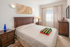 a bedroom with a bed and a dresser and a window at Maio Apartment in Luz