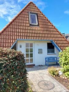 a house with a pitched roof with a patio at MP40 - Strandvogt 3 Komfort in Dorum Neufeld