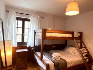 two bunk beds in a room with a window at Apartament de La Coma in Llavorsí