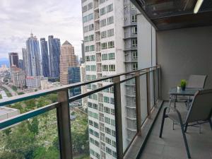 Balkón nebo terasa v ubytování KLCC Dorm (7 min walking to Twin Towers)
