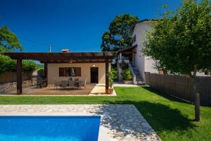 Πισίνα στο ή κοντά στο Villa Casa Bastiani with pool and grill in Buje