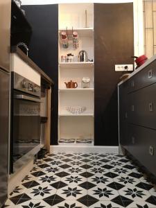 a kitchen with a black and white tile floor at Charme et confort en plein centre historique in Nantes