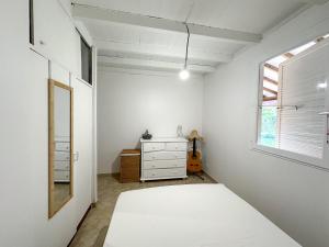 Maison à 3 min à pied de la plage客房内的一张或多张床位
