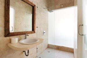 a bathroom with a sink and a mirror at Bali Telaga Hati Yoga Healty And Retreat Center in Sanur