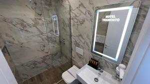 Bilik mandi di Hotel Tramonto Vlore