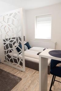 Postel nebo postele na pokoji v ubytování Berzsenyi Apartmanház