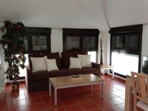 a living room with a couch and a coffee table at Alojamientos Zabala La Piedra en Nájera in Nájera