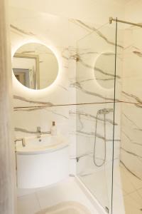 Koupelna v ubytování Berzsenyi Apartmanház + 26 fotografií