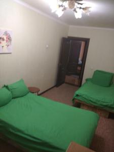 En eller flere senge i et værelse på Міні Готель , Кімнати в квартирі - під ключ