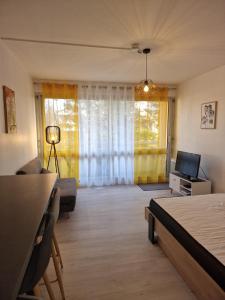 Postel nebo postele na pokoji v ubytování Studio à 100m de la plage